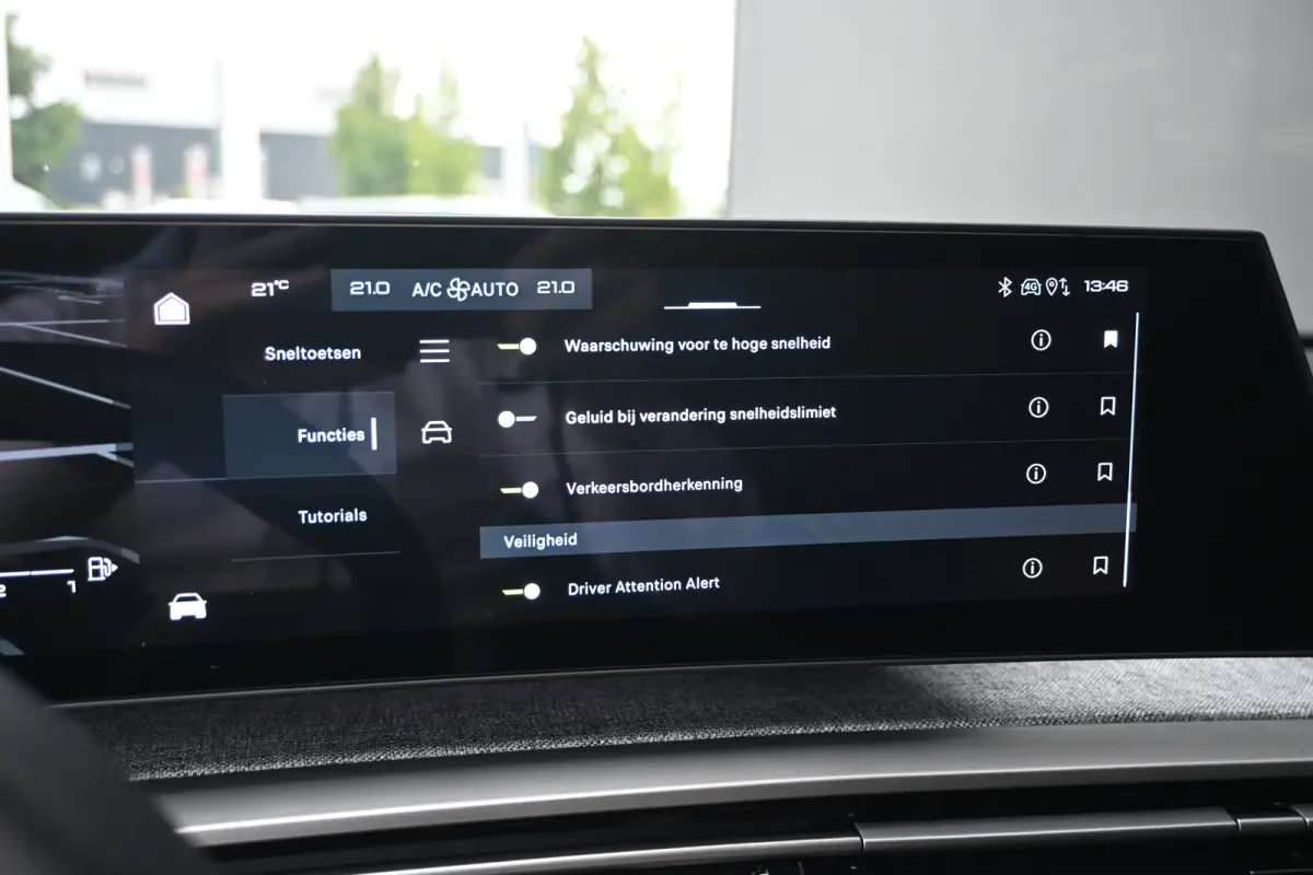 1.6 plug-in Hybrid 195 Allure Tot 8 Jaar Garantie! | Afn. Trekhaak | 7,4kW Lader | Achteruitrijcamera | Navigatie | Keyless-Entry | !!