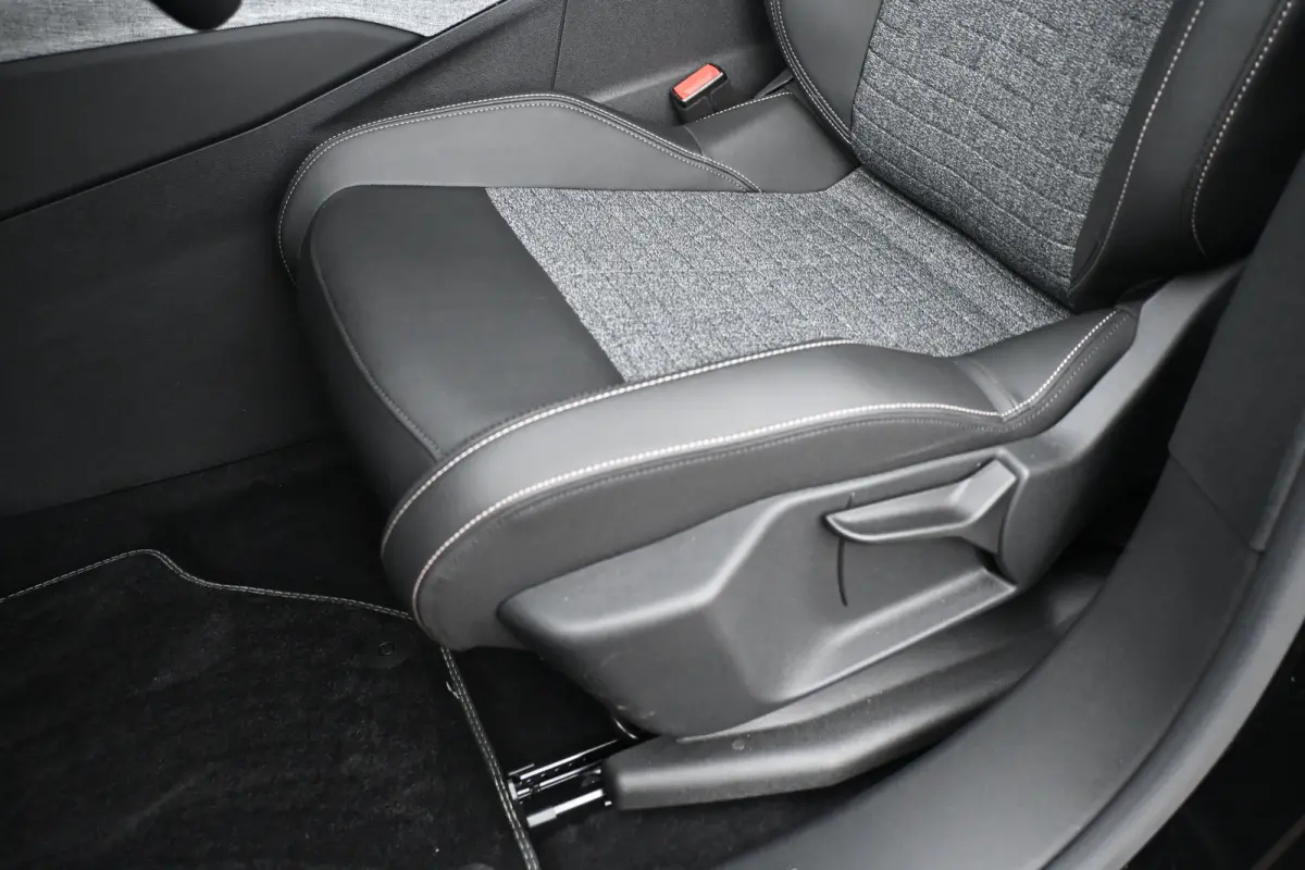 1.6 plug-in Hybrid 195 Allure Tot 8 Jaar Garantie! | Afn. Trekhaak | 7,4kW Lader | Achteruitrijcamera | Navigatie | Keyless-Entry | !!