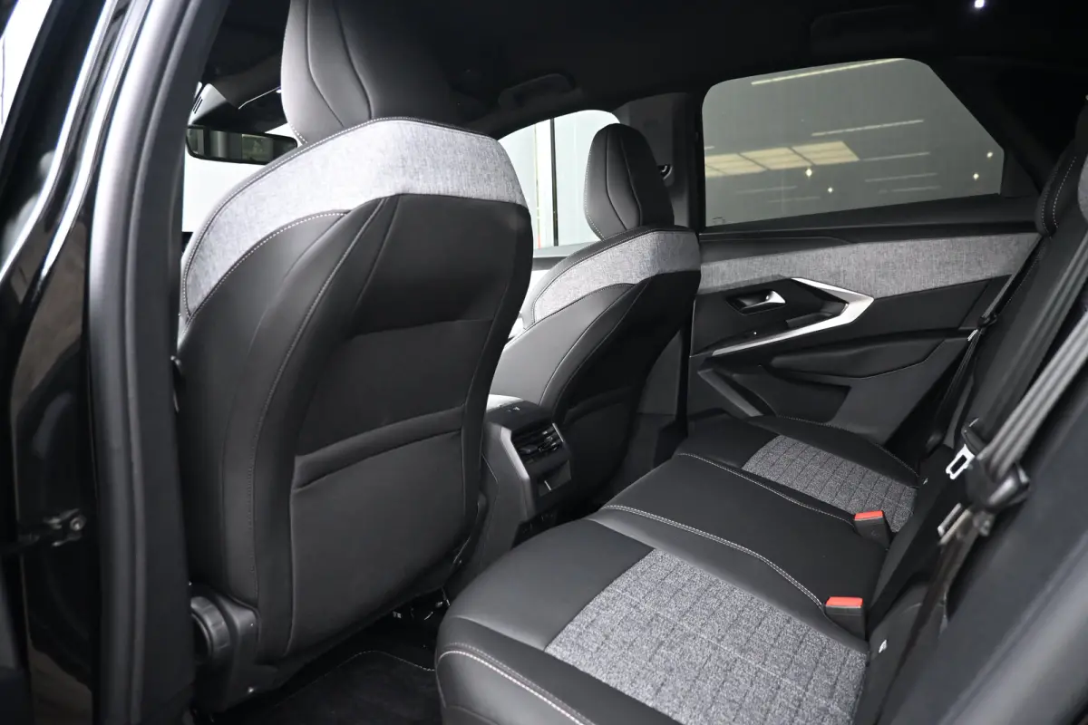 1.6 plug-in Hybrid 195 Allure Tot 8 Jaar Garantie! | Afn. Trekhaak | 7,4kW Lader | Achteruitrijcamera | Navigatie | Keyless-Entry | !!