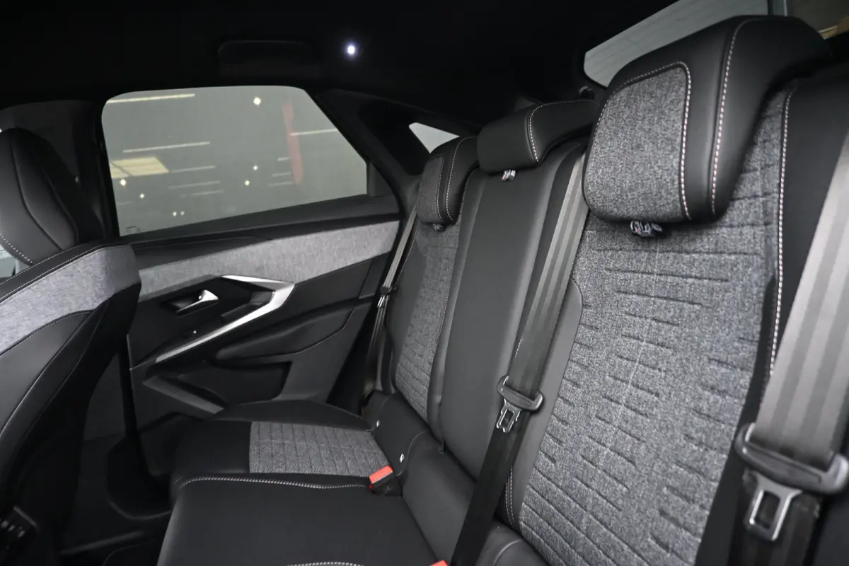 1.6 plug-in Hybrid 195 Allure Tot 8 Jaar Garantie! | Afn. Trekhaak | 7,4kW Lader | Achteruitrijcamera | Navigatie | Keyless-Entry | !!