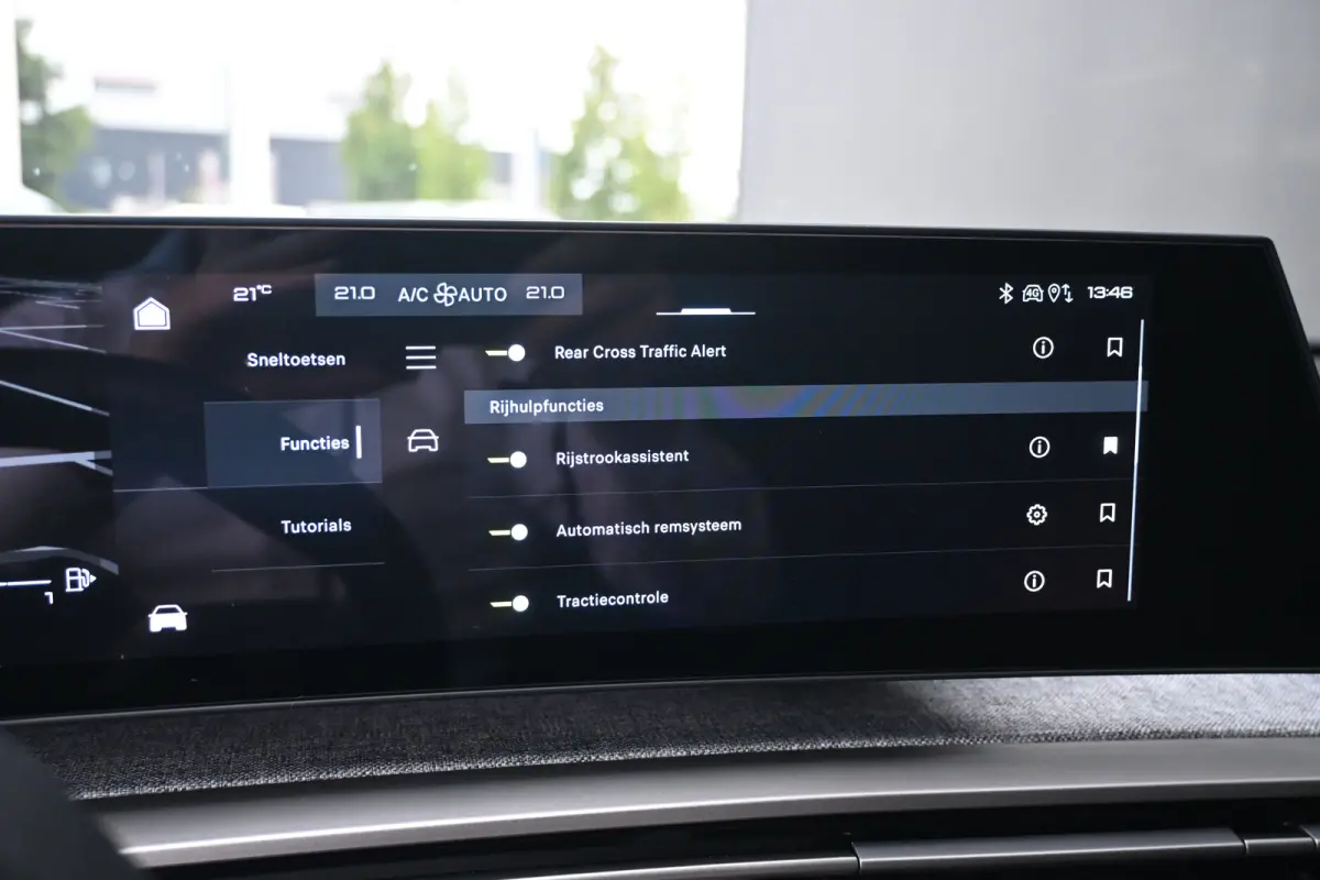 1.6 plug-in Hybrid 195 Allure Tot 8 Jaar Garantie! | Afn. Trekhaak | 7,4kW Lader | Achteruitrijcamera | Navigatie | Keyless-Entry | !!