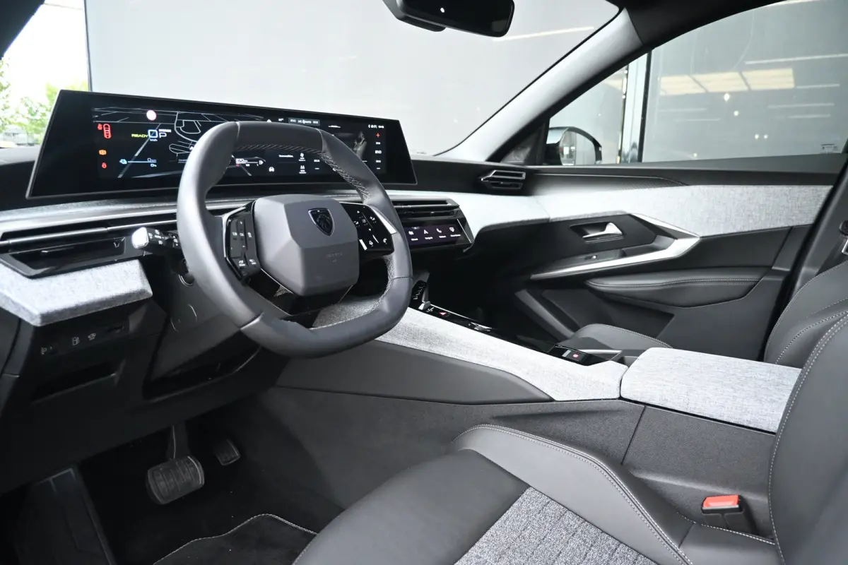 1.6 plug-in Hybrid 195 Allure Tot 8 Jaar Garantie! | Afn. Trekhaak | 7,4kW Lader | Achteruitrijcamera | Navigatie | Keyless-Entry | !!