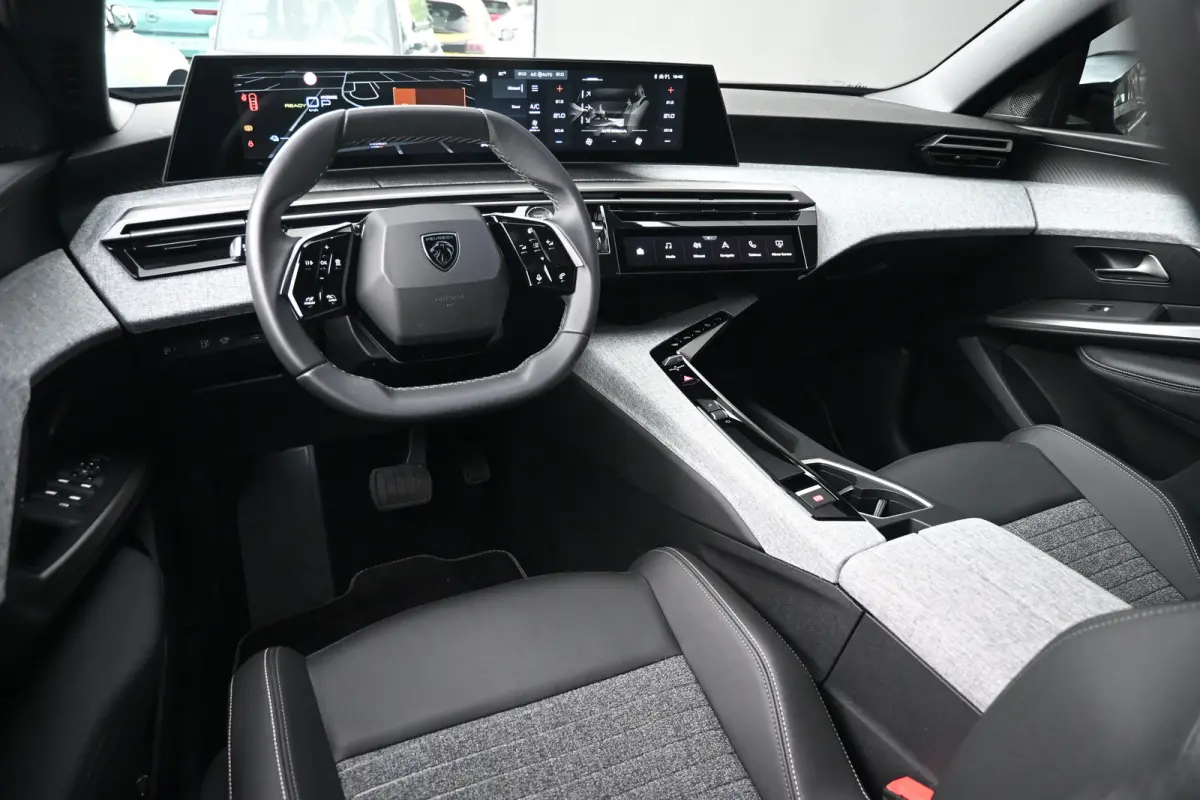 1.6 plug-in Hybrid 195 Allure Tot 8 Jaar Garantie! | Afn. Trekhaak | 7,4kW Lader | Achteruitrijcamera | Navigatie | Keyless-Entry | !!