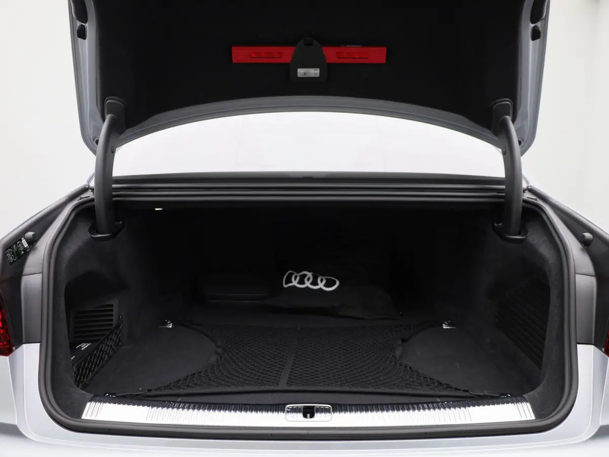 60 TFSI e quattro Lang | Adaptive cruise control | Nachtzichtassistent | Luchtvering | Glazen panoramadak | Dynamische vierwielbesturing | Bang & Olufsen Premium 3D | Head-up display | Dodeh