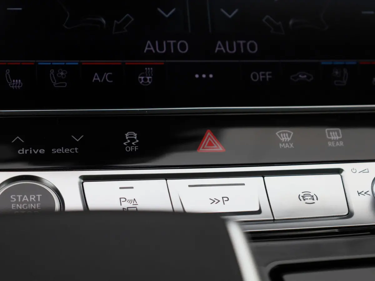 60 TFSI e quattro Lang | Adaptive cruise control | Nachtzichtassistent | Luchtvering | Glazen panoramadak | Dynamische vierwielbesturing | Bang & Olufsen Premium 3D | Head-up display | Dodeh