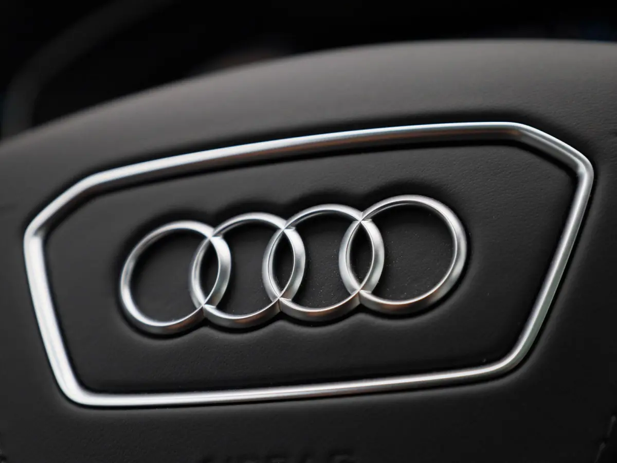 60 TFSI e quattro Lang | Adaptive cruise control | Nachtzichtassistent | Luchtvering | Glazen panoramadak | Dynamische vierwielbesturing | Bang & Olufsen Premium 3D | Head-up display | Dodeh