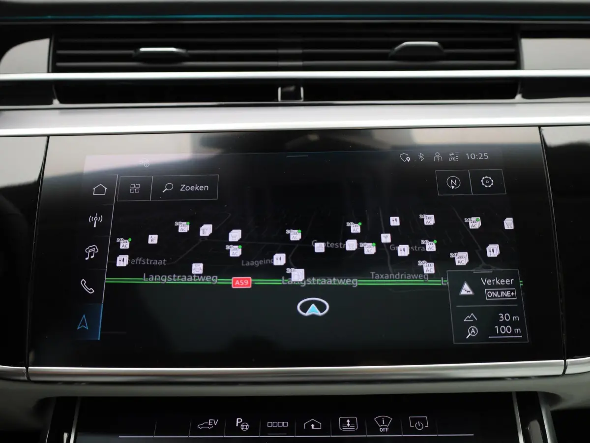60 TFSI e quattro Lang | Adaptive cruise control | Nachtzichtassistent | Luchtvering | Glazen panoramadak | Dynamische vierwielbesturing | Bang & Olufsen Premium 3D | Head-up display | Dodeh