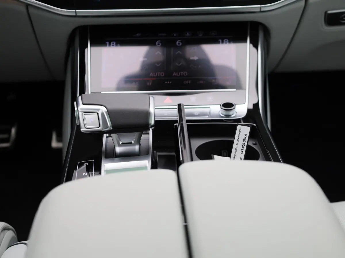 60 TFSI e quattro Lang | Adaptive cruise control | Nachtzichtassistent | Luchtvering | Glazen panoramadak | Dynamische vierwielbesturing | Bang & Olufsen Premium 3D | Head-up display | Dodeh