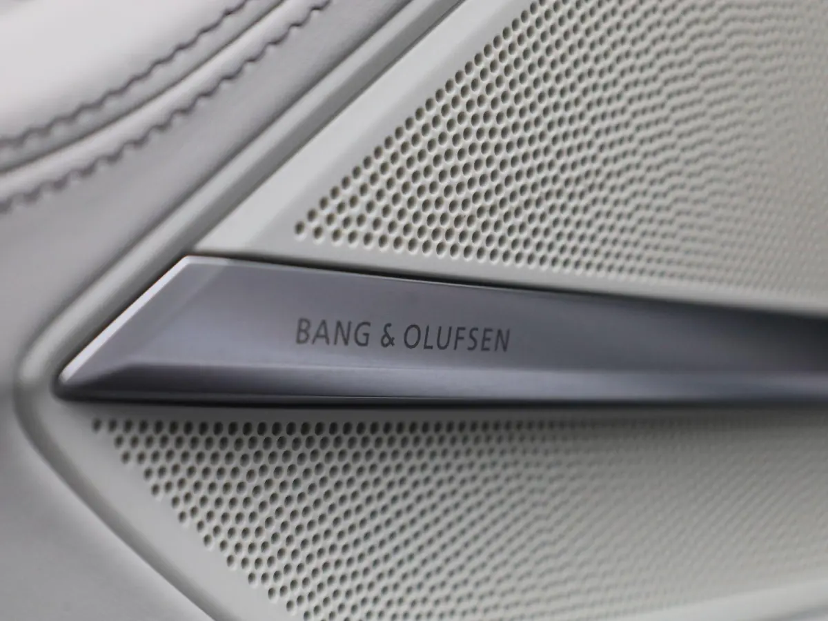 60 TFSI e quattro Lang | Adaptive cruise control | Nachtzichtassistent | Luchtvering | Glazen panoramadak | Dynamische vierwielbesturing | Bang & Olufsen Premium 3D | Head-up display | Dodeh