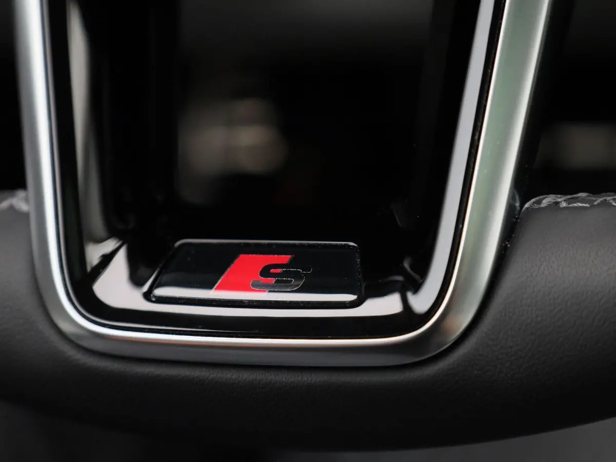 60 TFSI e quattro Lang | Adaptive cruise control | Nachtzichtassistent | Luchtvering | Glazen panoramadak | Dynamische vierwielbesturing | Bang & Olufsen Premium 3D | Head-up display | Dodeh