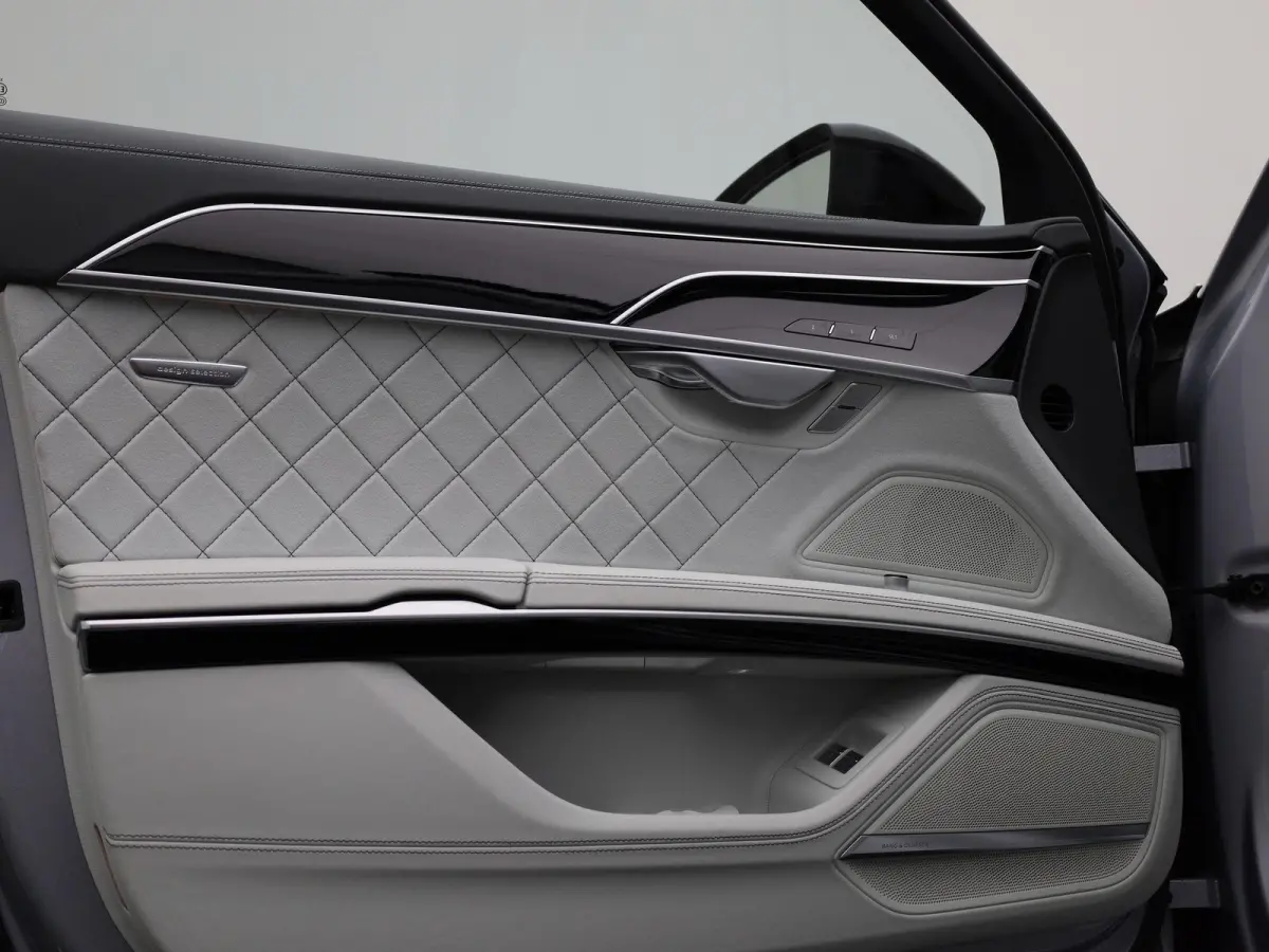 60 TFSI e quattro Lang | Adaptive cruise control | Nachtzichtassistent | Luchtvering | Glazen panoramadak | Dynamische vierwielbesturing | Bang & Olufsen Premium 3D | Head-up display | Dodeh