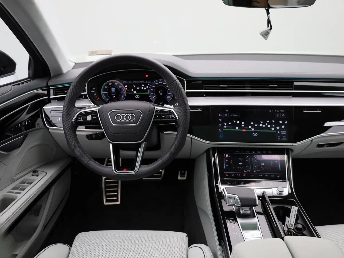 60 TFSI e quattro Lang | Adaptive cruise control | Nachtzichtassistent | Luchtvering | Glazen panoramadak | Dynamische vierwielbesturing | Bang & Olufsen Premium 3D | Head-up display | Dodeh