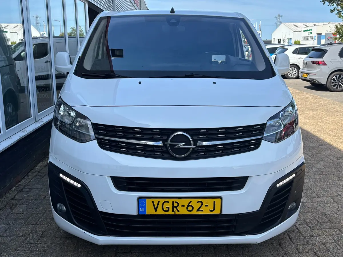2.0 CDTI L3H1 Innovation | Automaat | 360 Camera | 3 Zitplaatsen | Apple Carplay