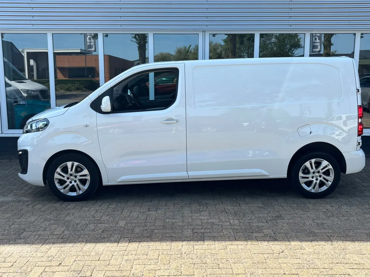 2.0 CDTI L3H1 Innovation | Automaat | 360 Camera | 3 Zitplaatsen | Apple Carplay