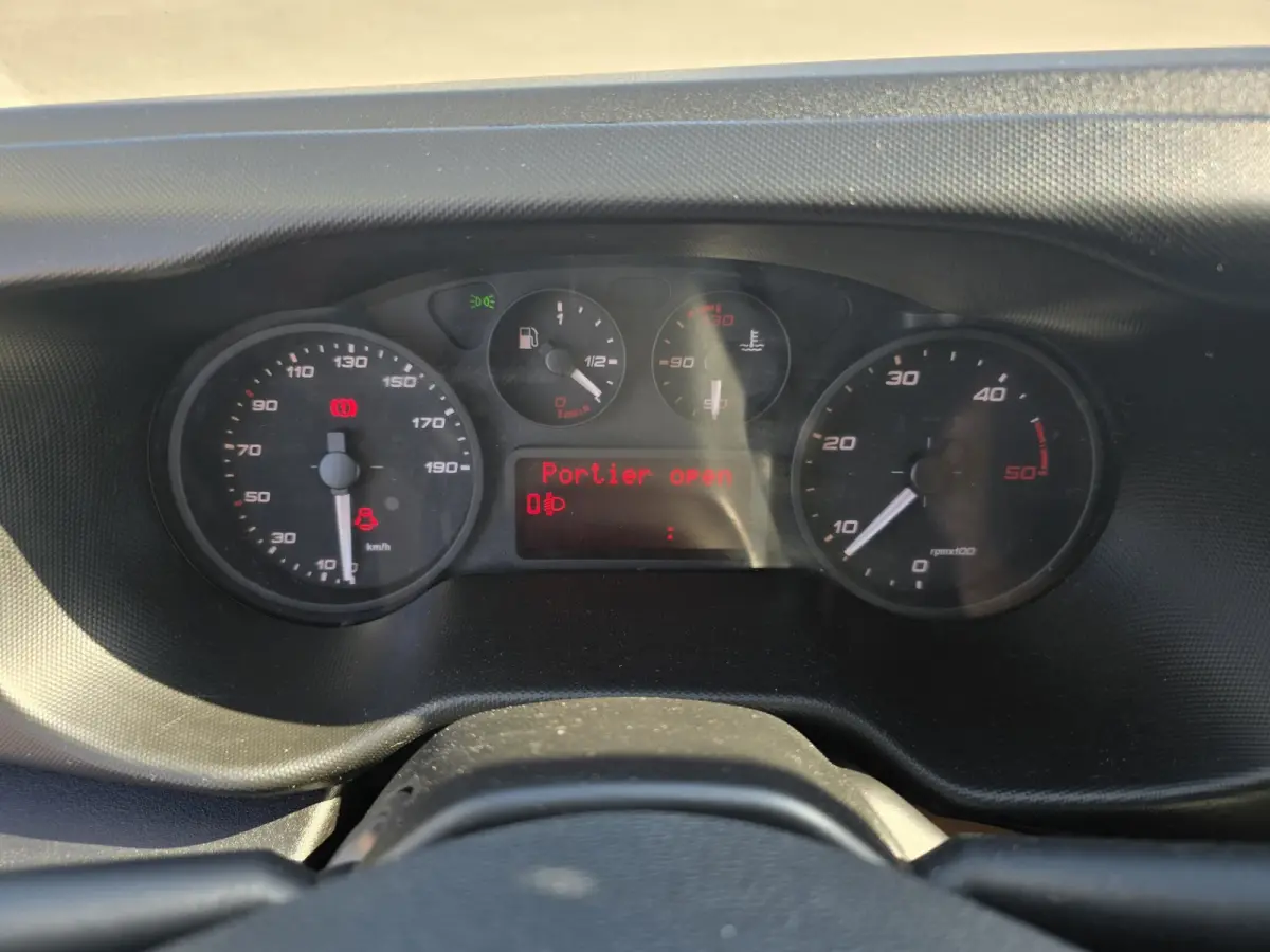 35C14V 2.3 410 H2 Camera Airco Cruise Bakwagen Volume dubbel lucht 30 m3