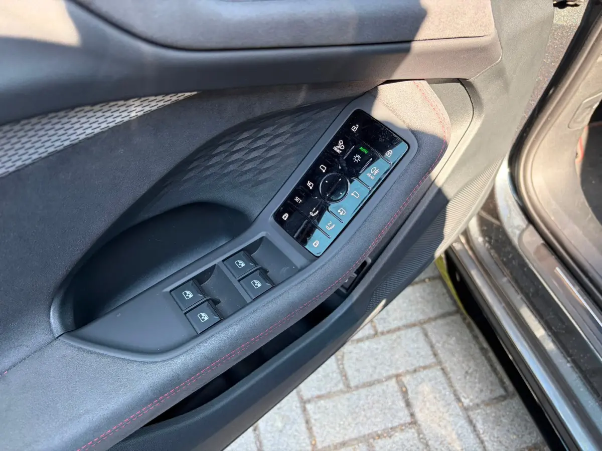 Avant S-line quattro 299PK | Panoramadak | Leder/alcantara | 360 camera | Bang&Olufsen | Head-up | Memory stoel |