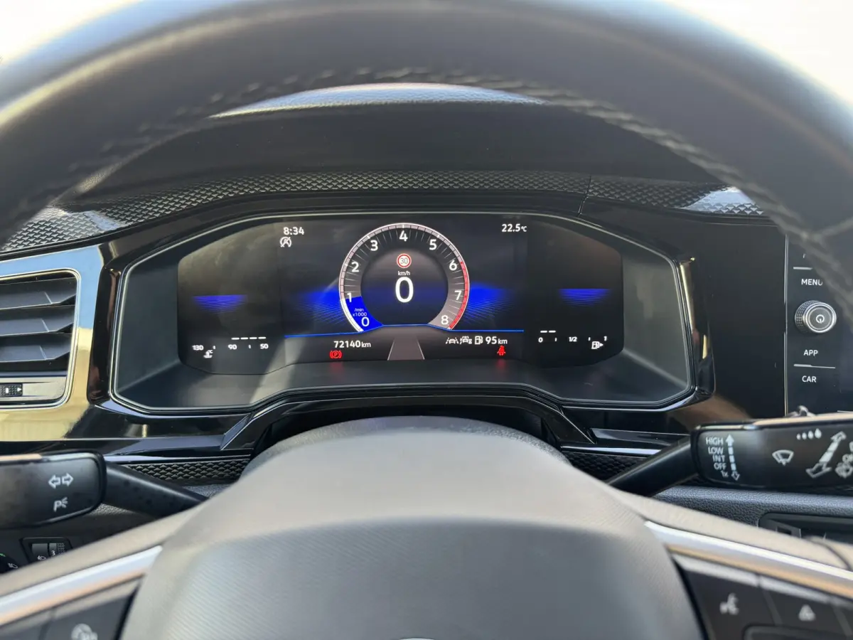 1.0 TSI Life Edition Camera Carplay Adaptive cruise Airco All season banden