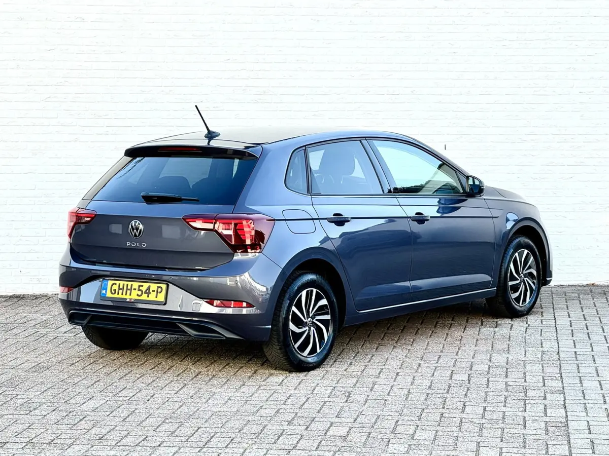 1.0 TSI Life Edition Camera Carplay Adaptive cruise Airco All season banden