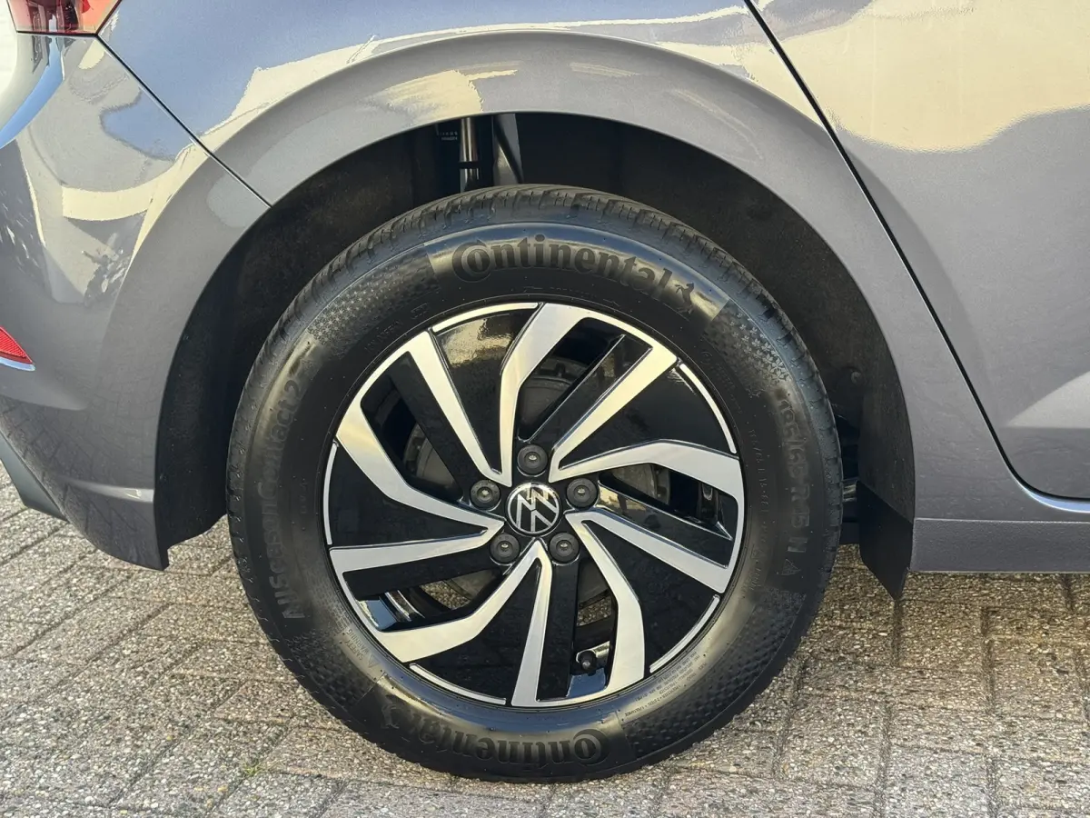 1.0 TSI Life Edition Camera Carplay Adaptive cruise Airco All season banden