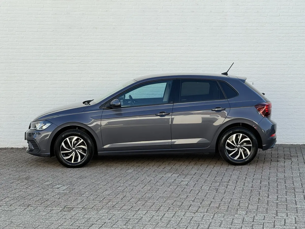 1.0 TSI Life Edition Camera Carplay Adaptive cruise Airco All season banden