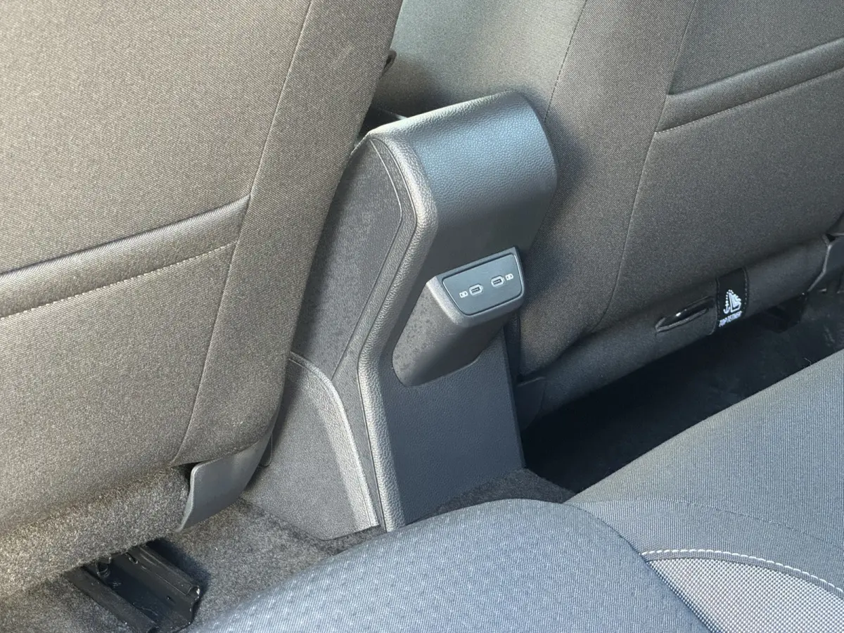1.0 TSI Life Edition Camera Carplay Adaptive cruise Airco All season banden