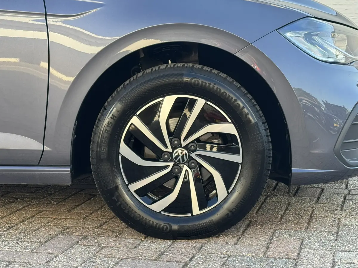 1.0 TSI Life Edition Camera Carplay Adaptive cruise Airco All season banden