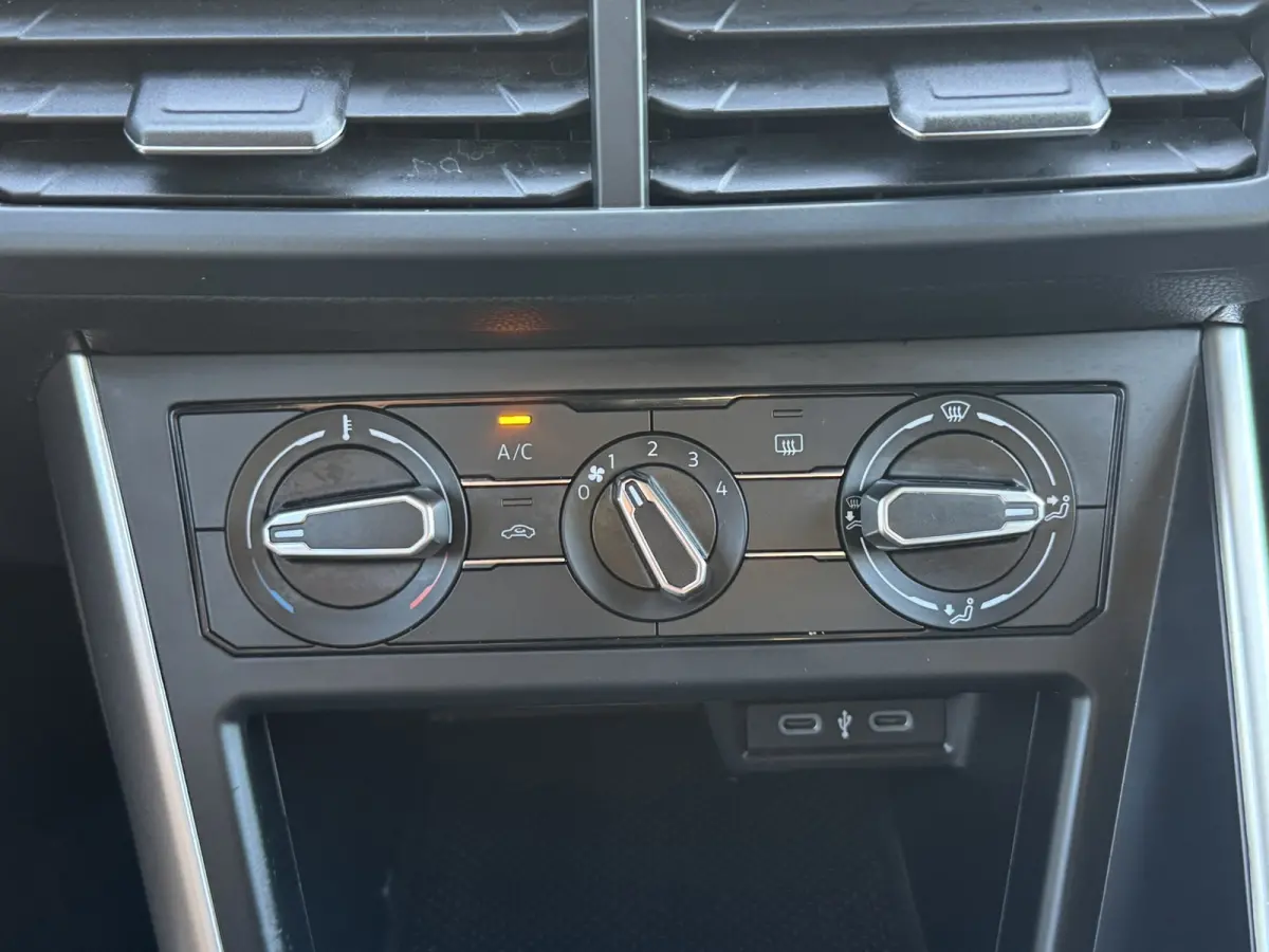 1.0 TSI Life Edition Camera Carplay Adaptive cruise Airco All season banden
