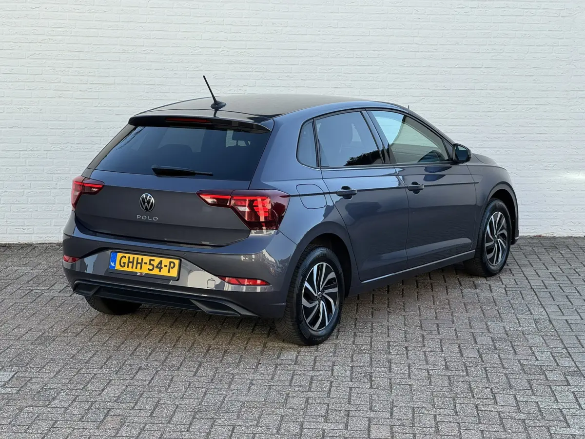 1.0 TSI Life Edition Camera Carplay Adaptive cruise Airco All season banden
