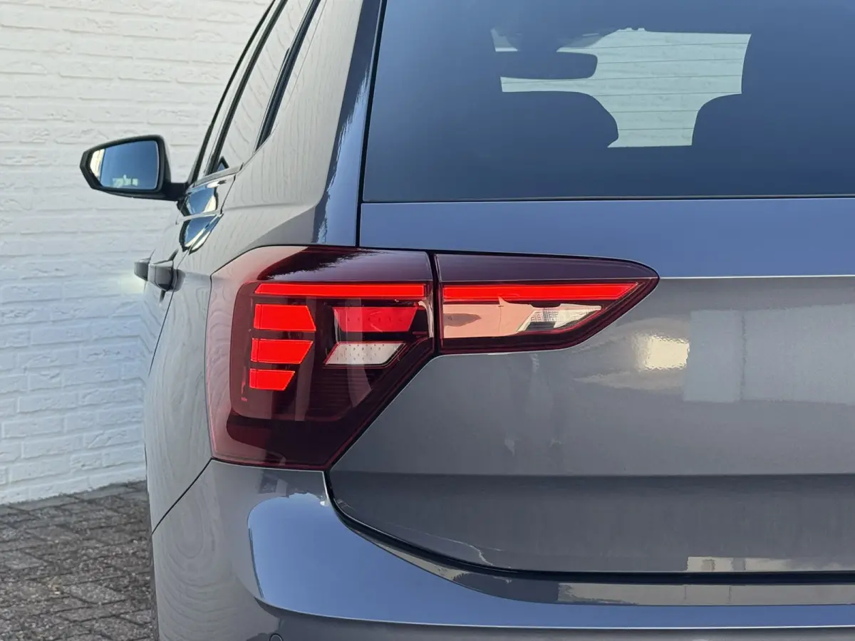 1.0 TSI Life Edition Camera Carplay Adaptive cruise Airco All season banden