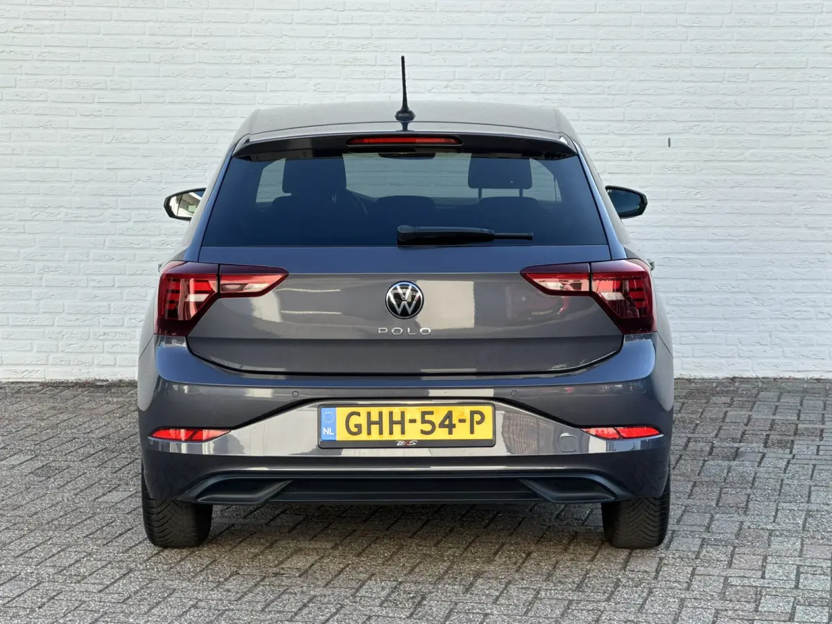 1.0 TSI Life Edition Camera Carplay Adaptive cruise Airco All season banden