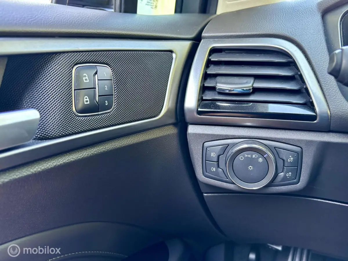 2.0 ST-Line, PANO, NAVI, CRUISE, CAMERA, VOL OPTIES.