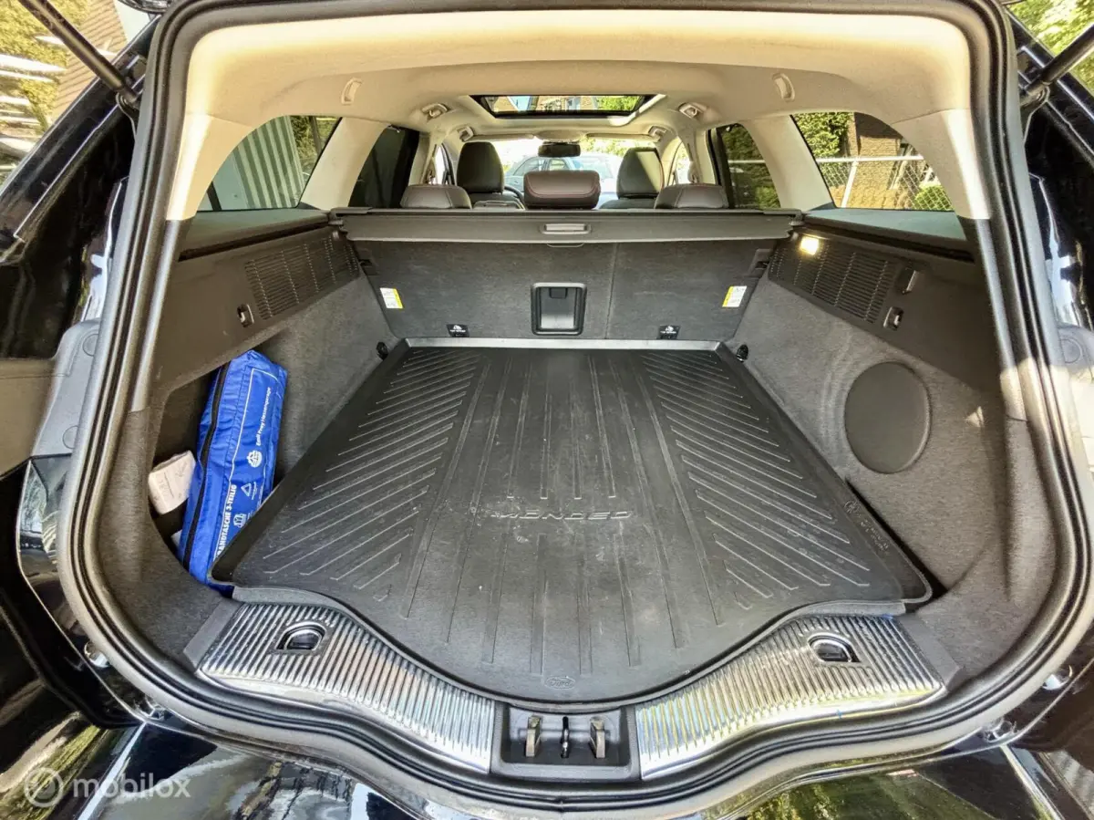 2.0 ST-Line, PANO, NAVI, CRUISE, CAMERA, VOL OPTIES.