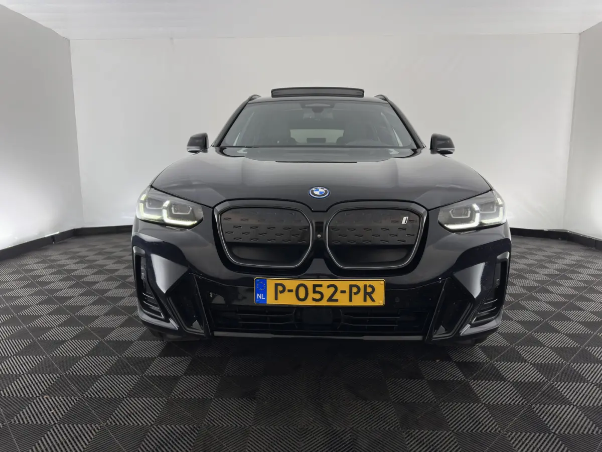 M-Pack High Executive 80 kWh [3-Fase-11kW] {SoH-99%} (INCL-BTW) Aut. *PANO | LEATHER | ADAPTIVE-CRUISE | FULL-LED | HARMAN/KARDON-AUDIO | BLINDSPOT | DIGI-COCKPIT | HEATED-SPORTSEATS | CAMER