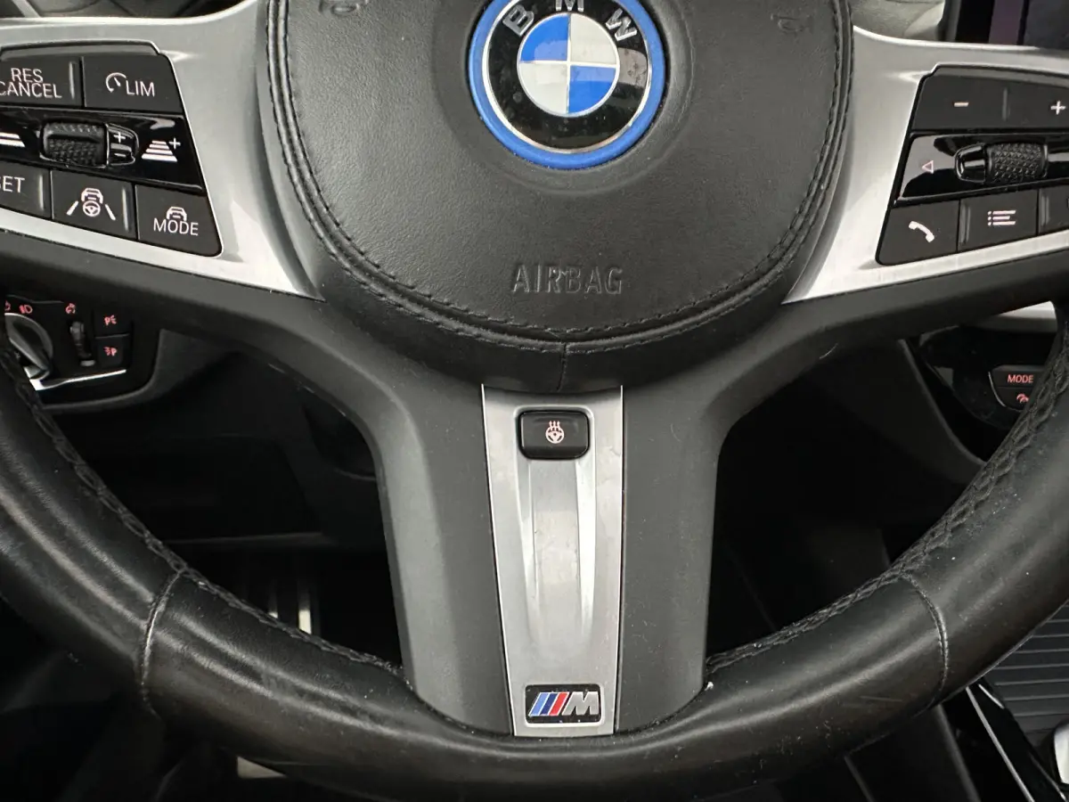 M-Pack High Executive 80 kWh [3-Fase-11kW] {SoH-99%} (INCL-BTW) Aut. *PANO | LEATHER | ADAPTIVE-CRUISE | FULL-LED | HARMAN/KARDON-AUDIO | BLINDSPOT | DIGI-COCKPIT | HEATED-SPORTSEATS | CAMER