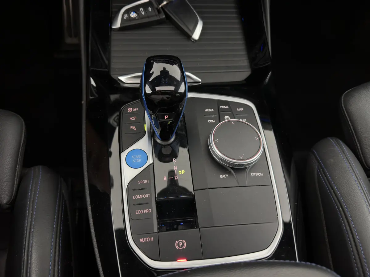 M-Pack High Executive 80 kWh [3-Fase-11kW] {SoH-99%} (INCL-BTW) Aut. *PANO | LEATHER | ADAPTIVE-CRUISE | FULL-LED | HARMAN/KARDON-AUDIO | BLINDSPOT | DIGI-COCKPIT | HEATED-SPORTSEATS | CAMER