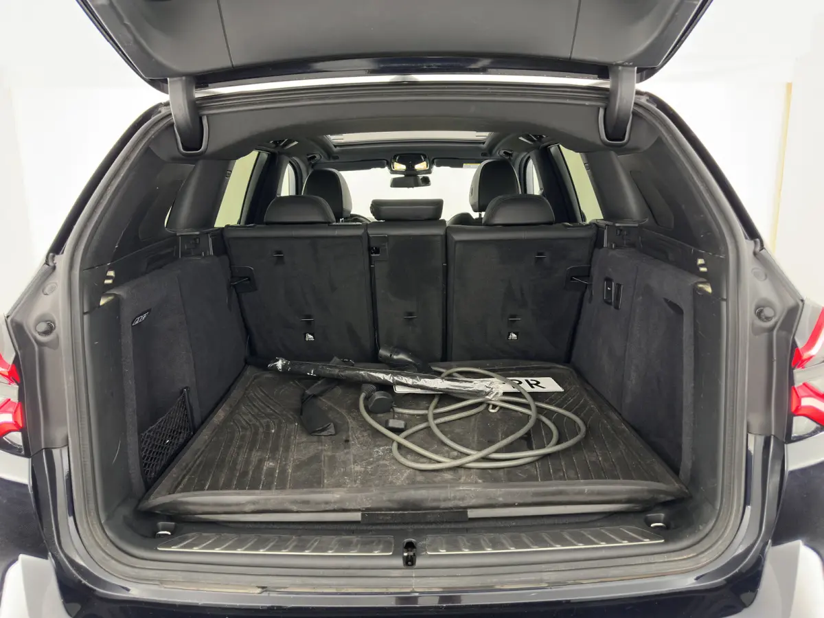M-Pack High Executive 80 kWh [3-Fase-11kW] {SoH-99%} (INCL-BTW) Aut. *PANO | LEATHER | ADAPTIVE-CRUISE | FULL-LED | HARMAN/KARDON-AUDIO | BLINDSPOT | DIGI-COCKPIT | HEATED-SPORTSEATS | CAMER