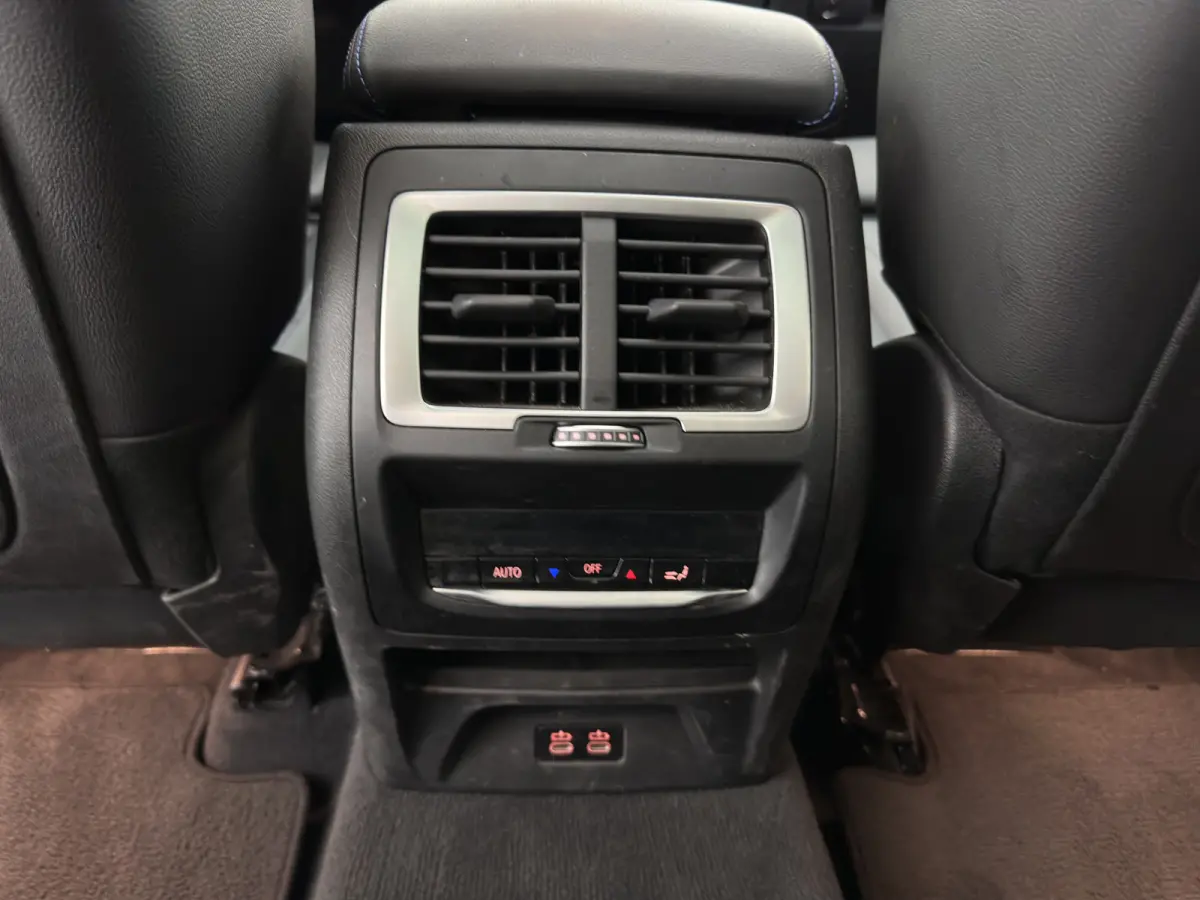 M-Pack High Executive 80 kWh [3-Fase-11kW] {SoH-99%} (INCL-BTW) Aut. *PANO | LEATHER | ADAPTIVE-CRUISE | FULL-LED | HARMAN/KARDON-AUDIO | BLINDSPOT | DIGI-COCKPIT | HEATED-SPORTSEATS | CAMER