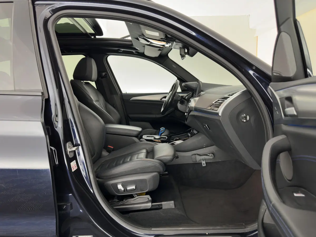 M-Pack High Executive 80 kWh [3-Fase-11kW] {SoH-99%} (INCL-BTW) Aut. *PANO | LEATHER | ADAPTIVE-CRUISE | FULL-LED | HARMAN/KARDON-AUDIO | BLINDSPOT | DIGI-COCKPIT | HEATED-SPORTSEATS | CAMER