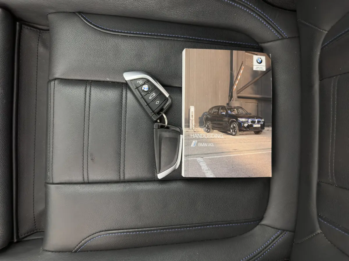 M-Pack High Executive 80 kWh [3-Fase-11kW] {SoH-99%} (INCL-BTW) Aut. *PANO | LEATHER | ADAPTIVE-CRUISE | FULL-LED | HARMAN/KARDON-AUDIO | BLINDSPOT | DIGI-COCKPIT | HEATED-SPORTSEATS | CAMER