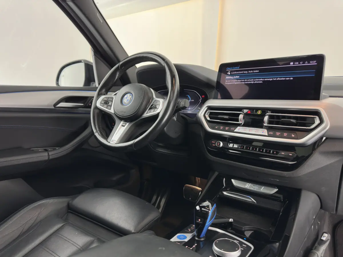 M-Pack High Executive 80 kWh [3-Fase-11kW] {SoH-99%} (INCL-BTW) Aut. *PANO | LEATHER | ADAPTIVE-CRUISE | FULL-LED | HARMAN/KARDON-AUDIO | BLINDSPOT | DIGI-COCKPIT | HEATED-SPORTSEATS | CAMER