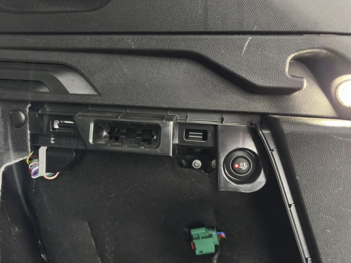 M-Pack High Executive 80 kWh [3-Fase-11kW] {SoH-99%} (INCL-BTW) Aut. *PANO | LEATHER | ADAPTIVE-CRUISE | FULL-LED | HARMAN/KARDON-AUDIO | BLINDSPOT | DIGI-COCKPIT | HEATED-SPORTSEATS | CAMER