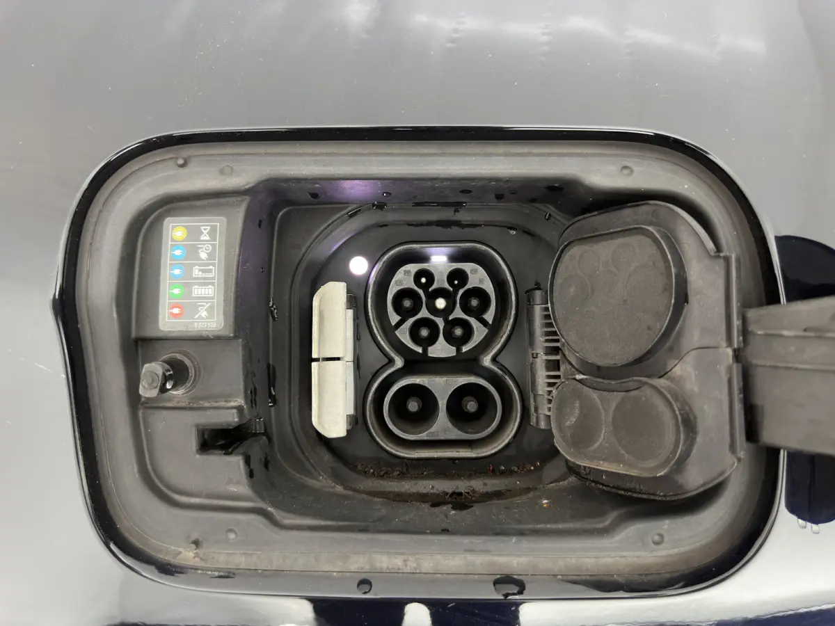M-Pack High Executive 80 kWh [3-Fase-11kW] {SoH-99%} (INCL-BTW) Aut. *PANO | LEATHER | ADAPTIVE-CRUISE | FULL-LED | HARMAN/KARDON-AUDIO | BLINDSPOT | DIGI-COCKPIT | HEATED-SPORTSEATS | CAMER