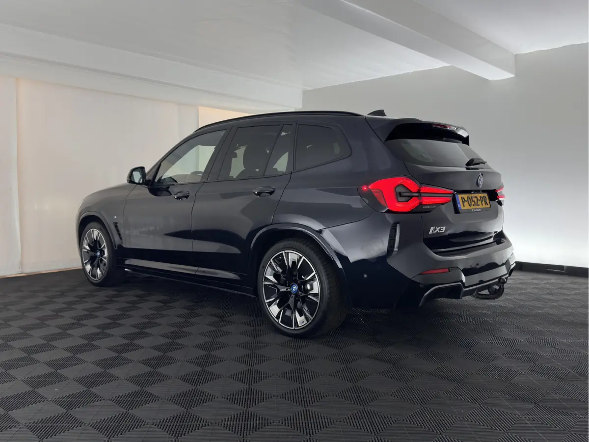 M-Pack High Executive 80 kWh [3-Fase-11kW] {SoH-99%} (INCL-BTW) Aut. *PANO | LEATHER | ADAPTIVE-CRUISE | FULL-LED | HARMAN/KARDON-AUDIO | BLINDSPOT | DIGI-COCKPIT | HEATED-SPORTSEATS | CAMER