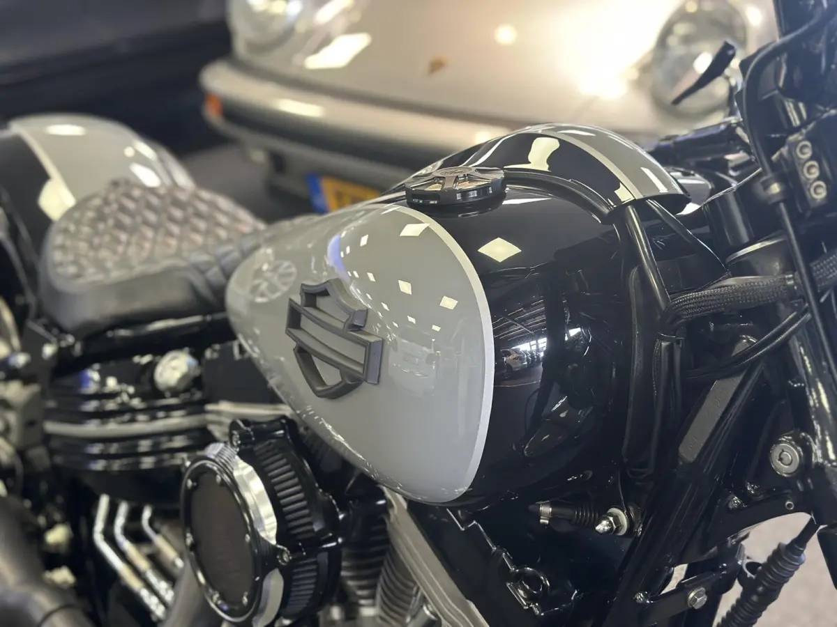 96 FXCW Rocker Custom spuitwerk Vance & Hines 2-in-1 showbike-uitstraling