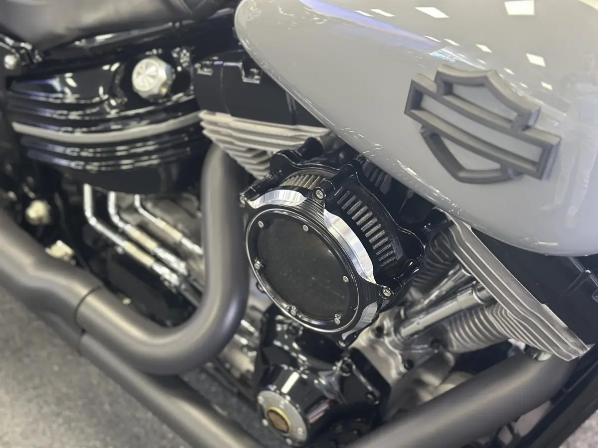 96 FXCW Rocker Custom spuitwerk Vance & Hines 2-in-1 showbike-uitstraling