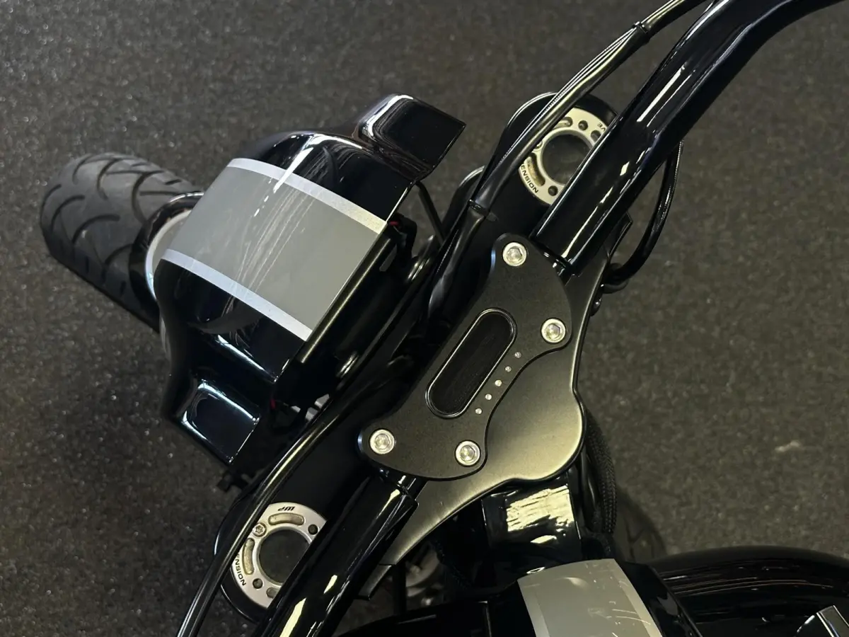 96 FXCW Rocker Custom spuitwerk Vance & Hines 2-in-1 showbike-uitstraling