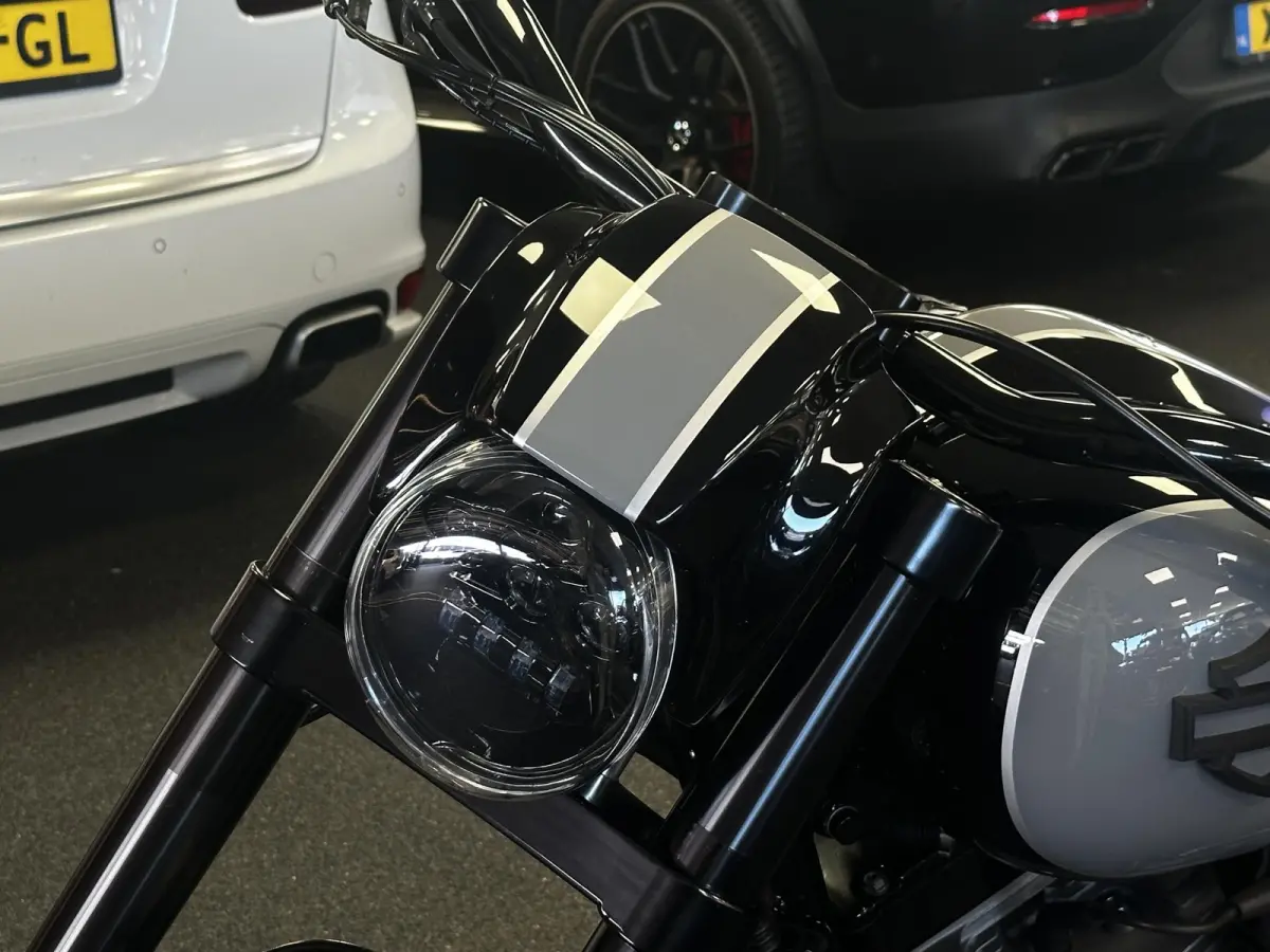 96 FXCW Rocker Custom spuitwerk Vance & Hines 2-in-1 showbike-uitstraling