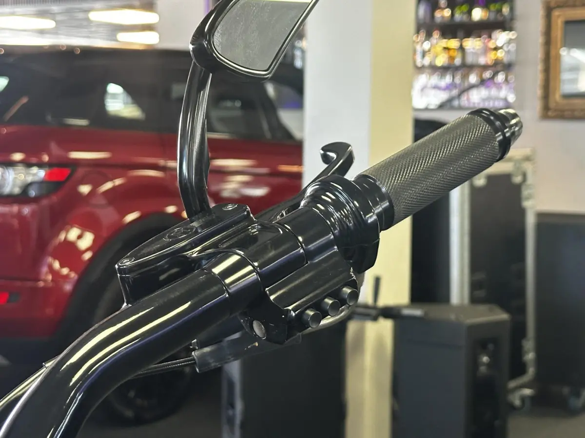 96 FXCW Rocker Custom spuitwerk Vance & Hines 2-in-1 showbike-uitstraling