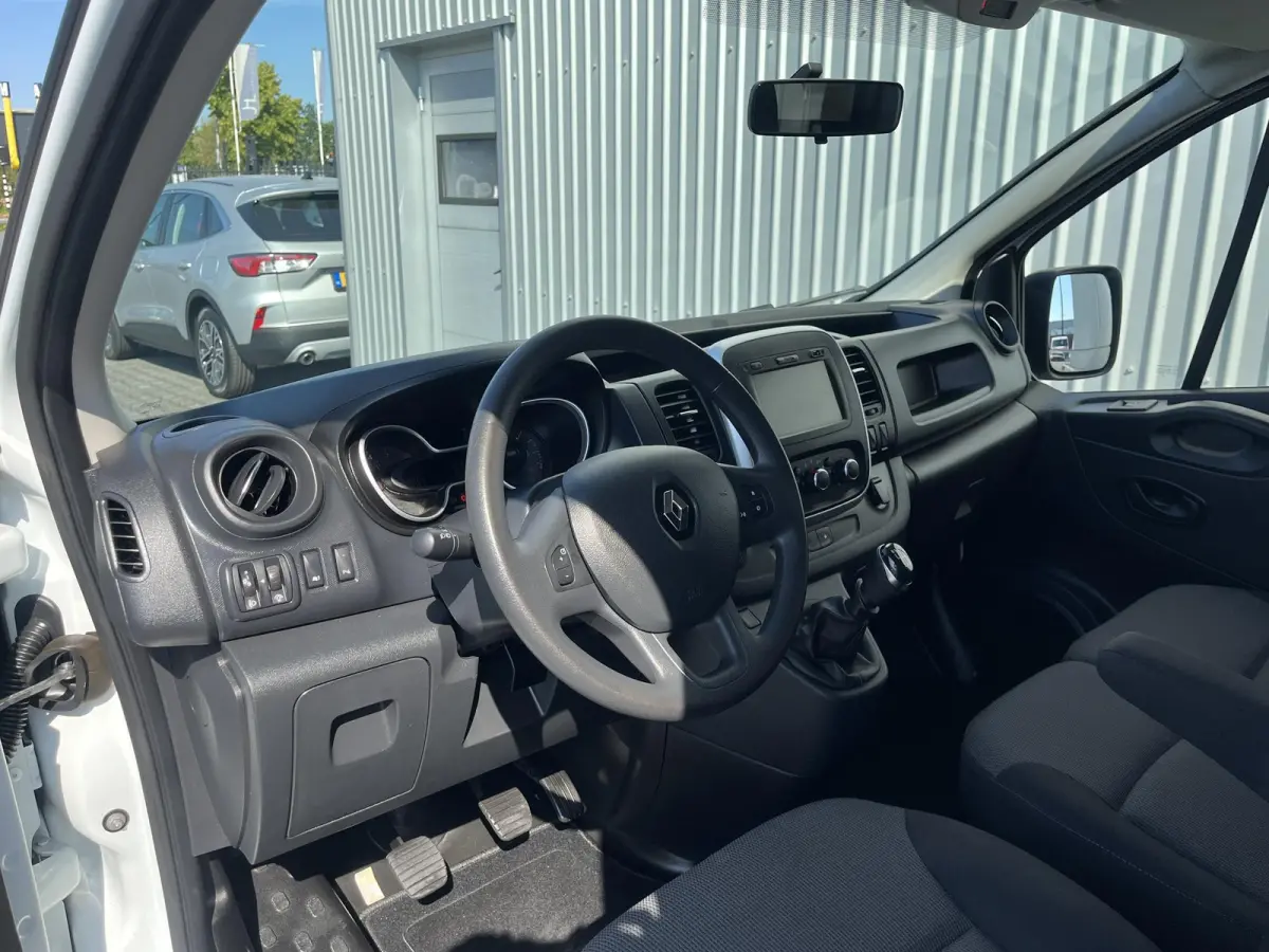 2.0 dCi 120 T29 L2H1*NAVI*HAAK*CRUISE*A/C*TEL*3PER