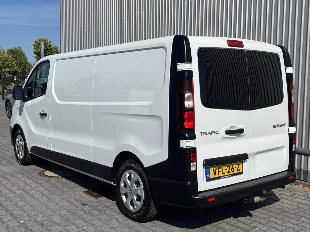 2.0 dCi 120 T29 L2H1*NAVI*HAAK*CRUISE*A/C*TEL*3PER